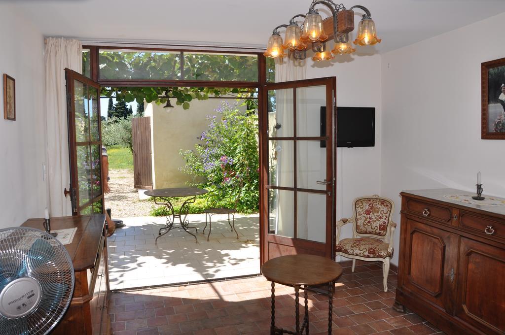 Gite Du Mas Des Oliviers Mézoargues Exteriér fotografie
